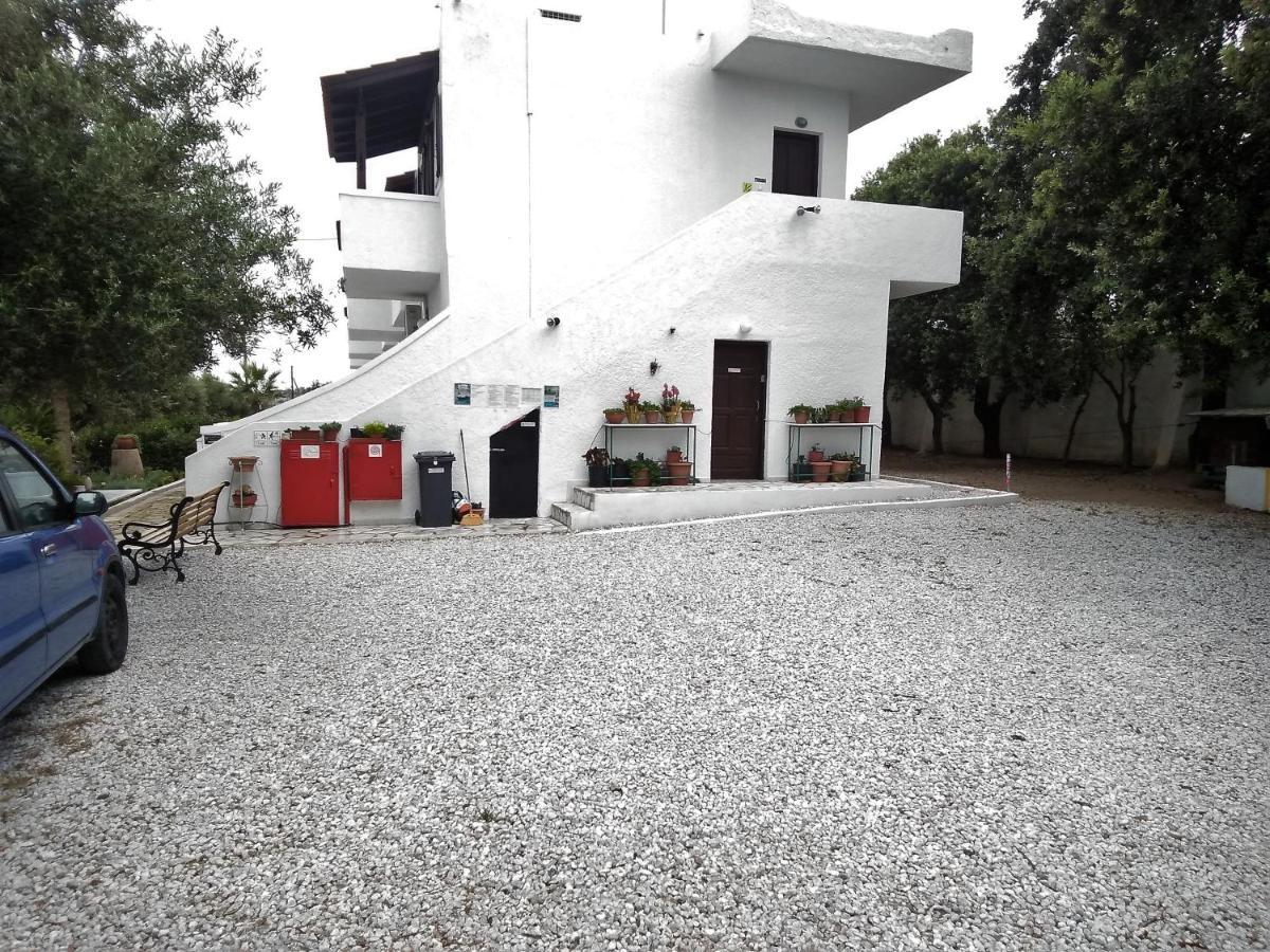 New Aurora Apts Studios Ferma Ngoại thất bức ảnh